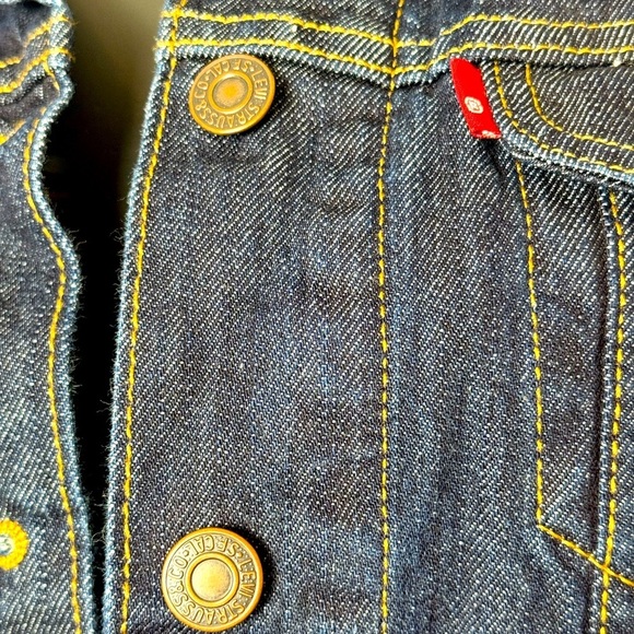 Levi's Women's Sz M Flannel Lined Classic Jean Trucker Jacket Dark Wash Denim - Picture 4 of 7